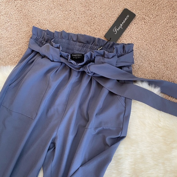 NWT Paperbag Waist Crops - Picture 2 of 4